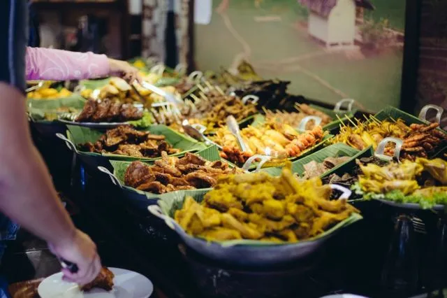 Kuliner Lokal Yang Harus Dicoba Saat Traveling
