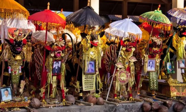 Kebiasaan Unik Masyarakat Di Berbagai Daerah Indonesia