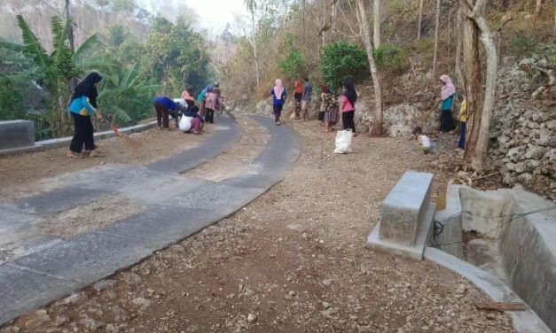 Kegiatan Masyarakat Mewarnai Suasana Lingkungan