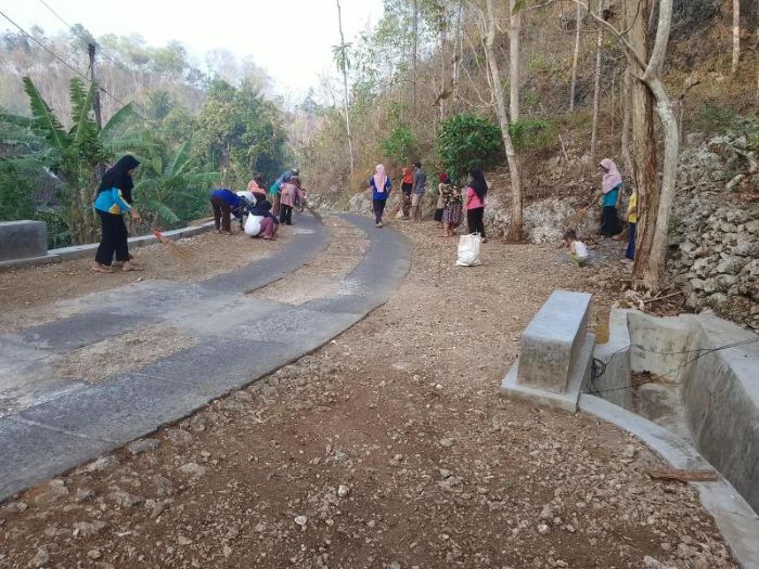Kegiatan Masyarakat Mewarnai Suasana Lingkungan